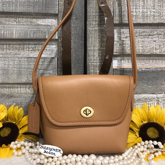 Coach Handbags - Auth COACH Archival Glovetanned Tan  Leather Crossbody # 2905 EUC!